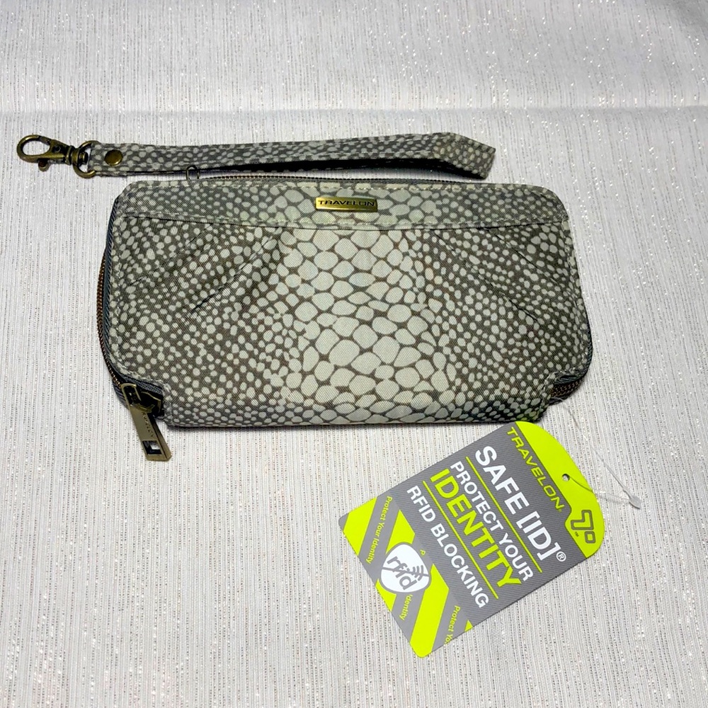 Travelon Wristlet